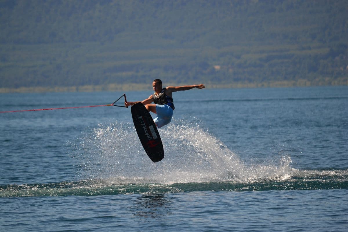 Wakeboard & Wasserski